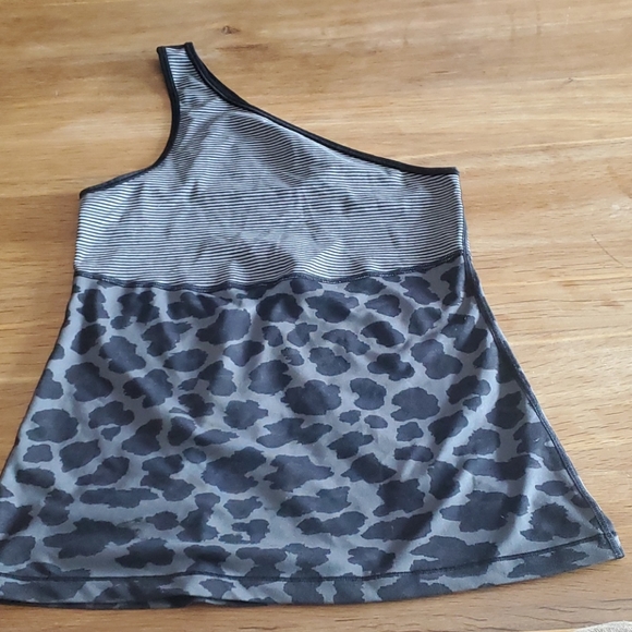 lululemon athletica Other - Lululemon top size Larger